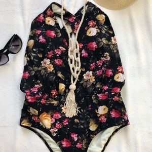 NWT Cupshe Floral Cross One Piece Swimsuit Size XL